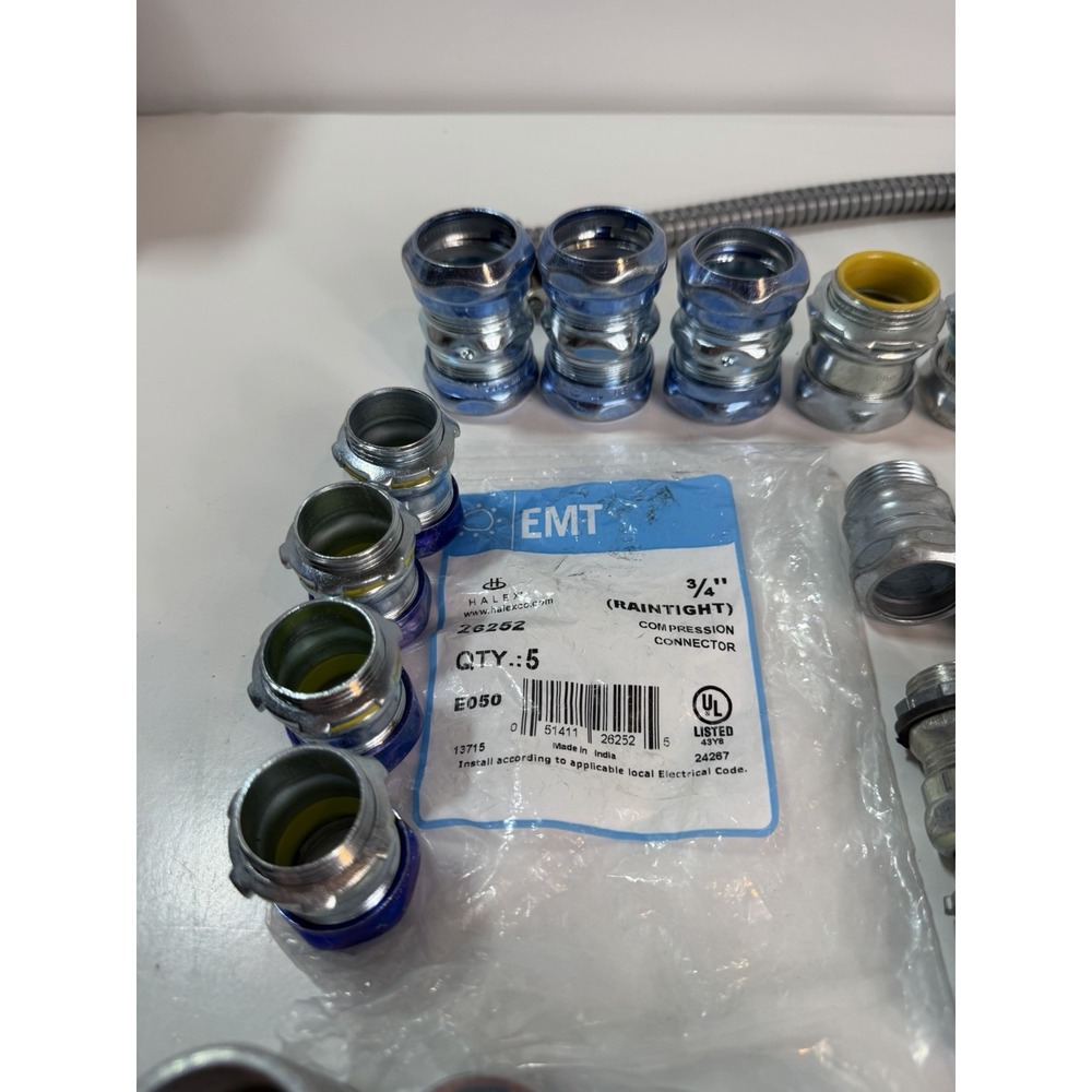 Electrical Conduit Fittings Lot: EMT Connectors, Couplings & Locknuts - Picture 12 of 15